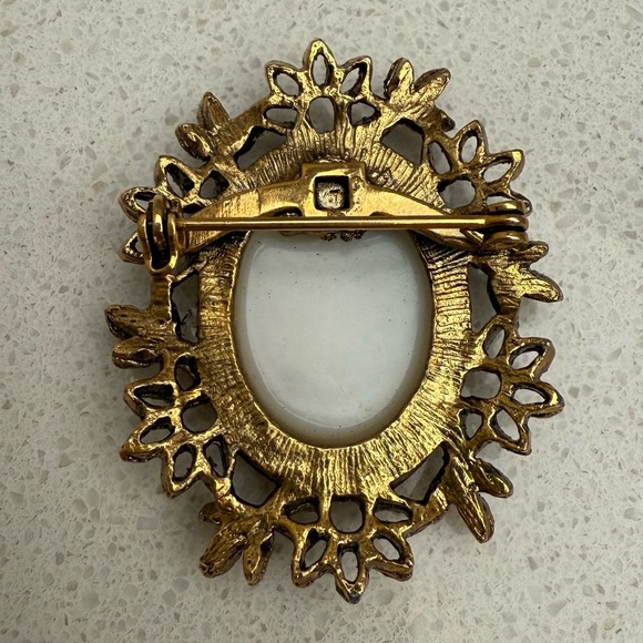 Vintage Rose Cameo Brooch Gold Tone Ceramic - Picture 3 of 6